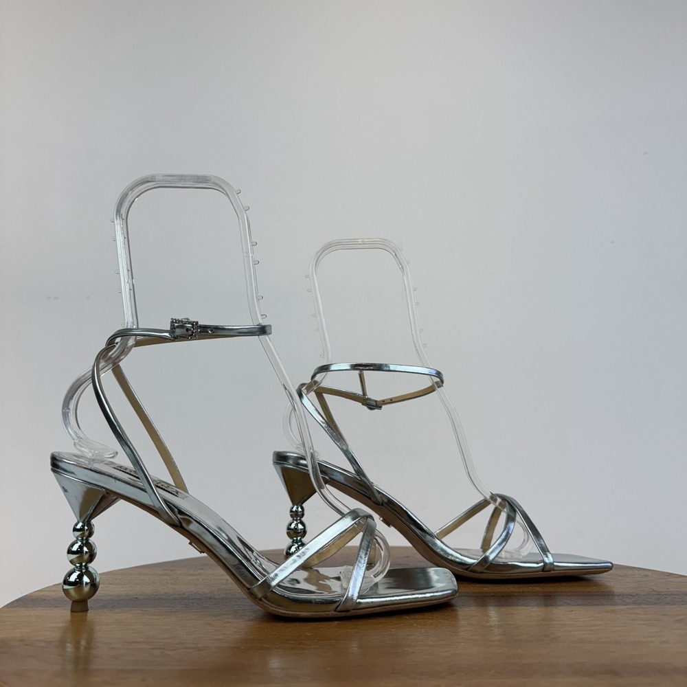 Womens Badgley Mischka Callie Beaded Heeled Silver Metallic Sandals Size 8 M GUC
